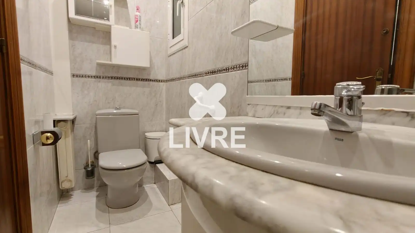 Baño de Piso en venta en Barcelona con Calefacción y Balcón