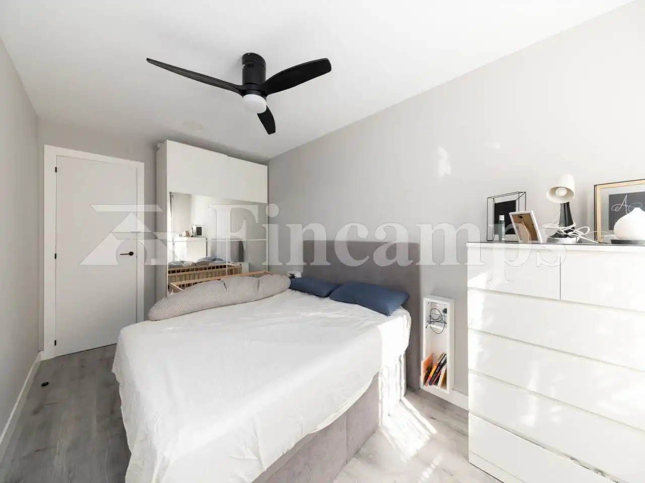 Habitación de Apartamento en venta en Sabadell con Aire acondicionado, Calefacción y Balcón