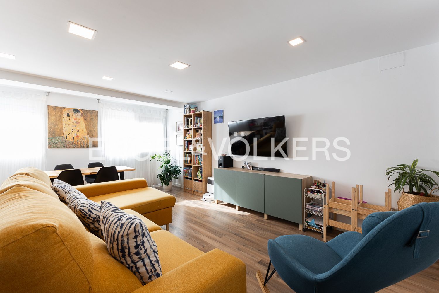 Living room of Apartment for sale in  Valencia Capital  with Air Conditioner, Heating and Parquet flooring