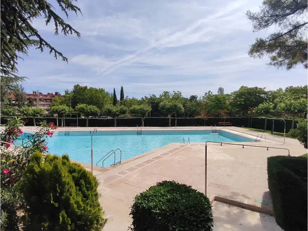 Schwimmbecken von Erdgeschoss zum Verkauf in Majadahonda mit Gemeinschaftspool