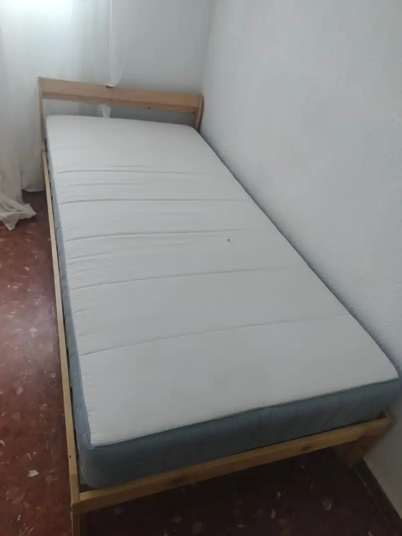 Dormitori de Pis de lloguer en Maracena amb Moblat