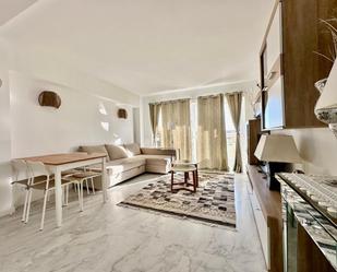 Sala d'estar de Apartament de lloguer en Calvià amb Aire condicionat i Balcó