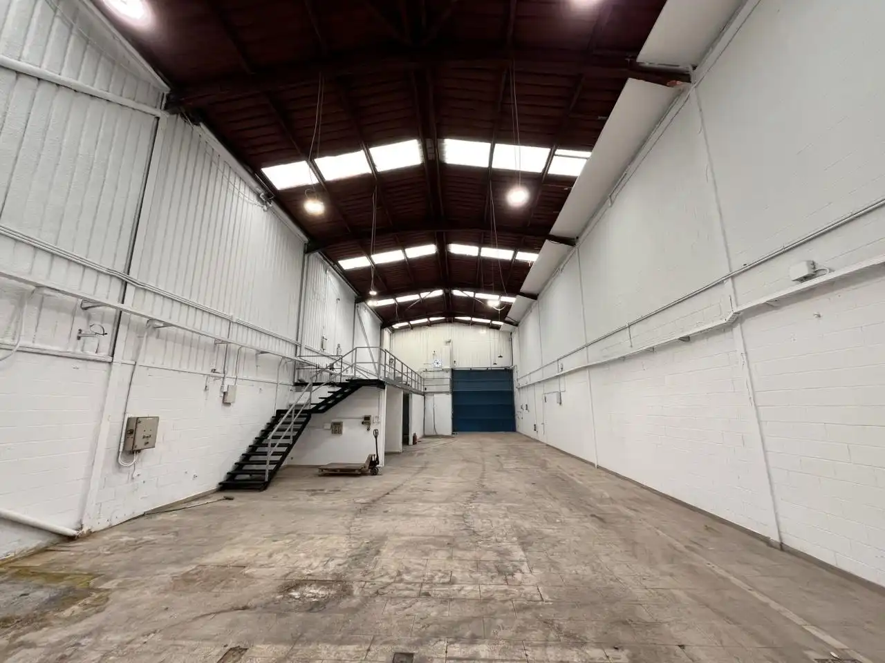 Fabrikhallen zum Verkauf in Sant Esteve Sesrovires mit Alarm