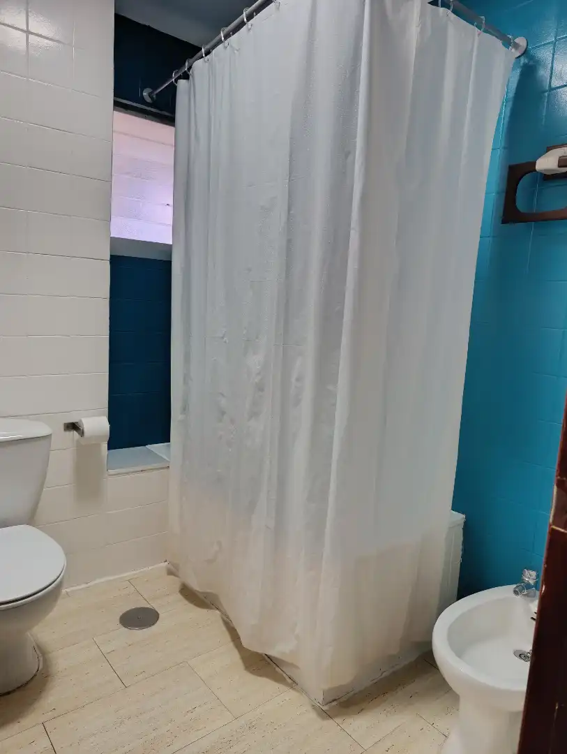 Baño de Piso de alquiler en Dos Hermanas con Aire acondicionado, Terraza y Amueblado