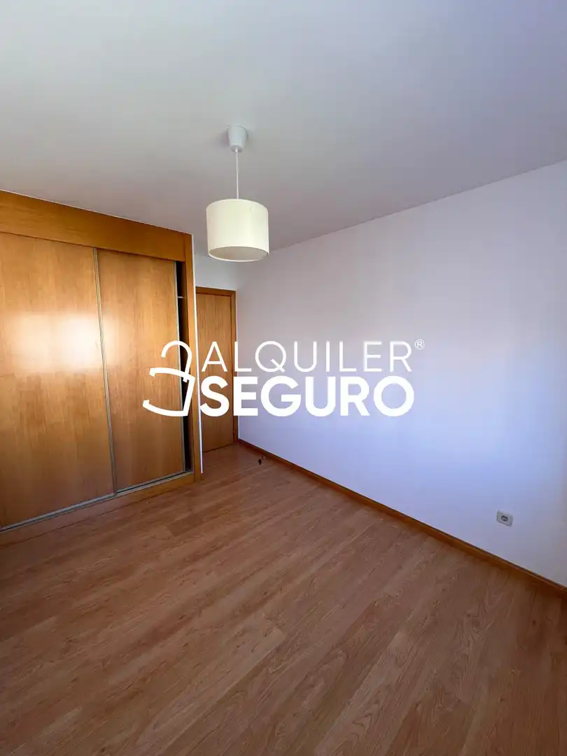 Dormitori de Pis de lloguer en Madrid amb Calefacció, Traster i Piscina