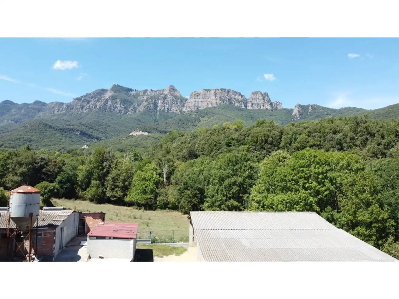 Vista exterior de Finca rústica en venda en La Vall d'en Bas amb Calefacció, Jardí privat i Terrassa