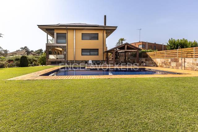 Casa-chalet en Venta en Canovelles