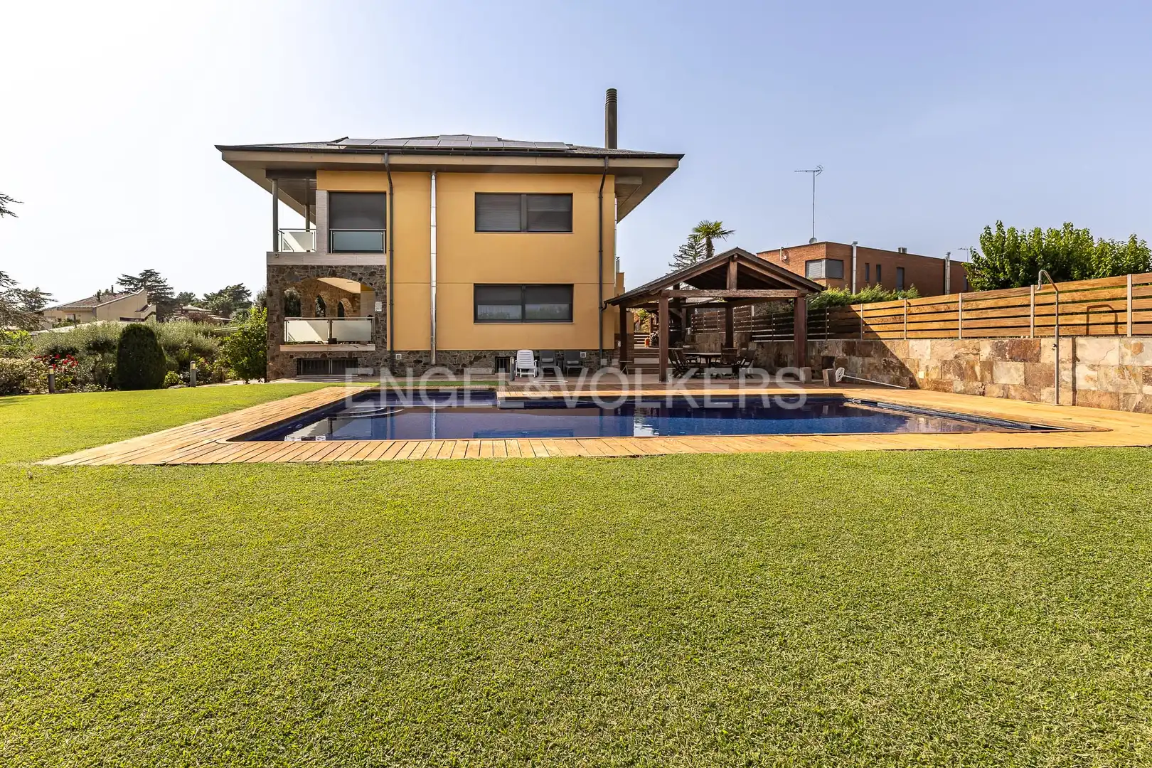 Piscina de Casa o chalet en venta en Canovelles con Aire acondicionado, Calefacción y Jardín privado