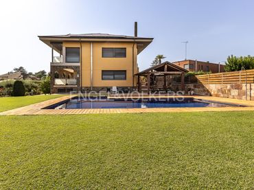 House with pool for sale in Centre