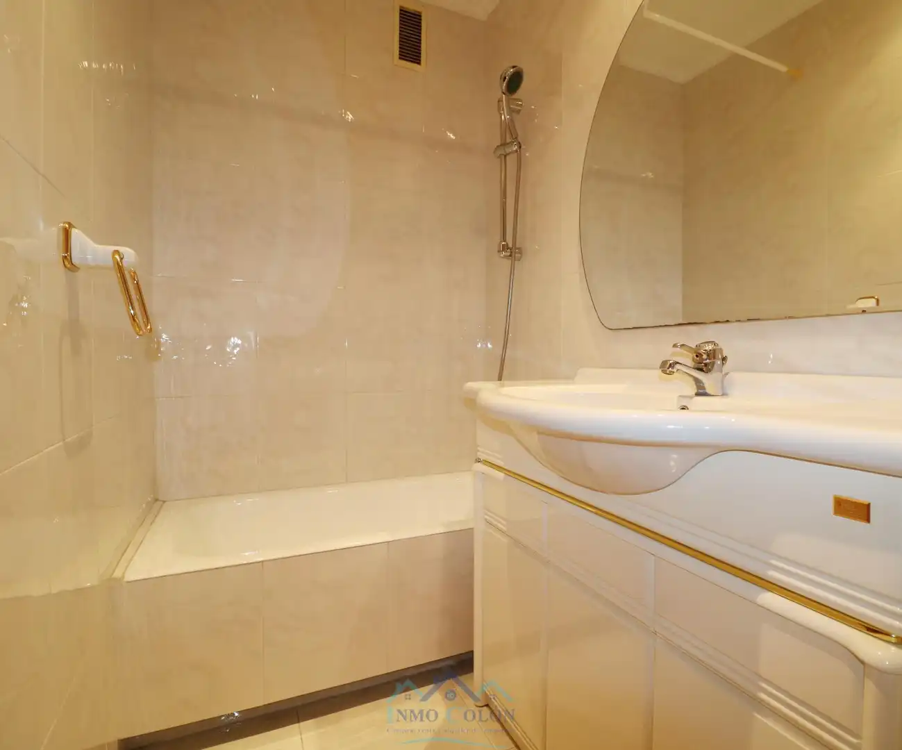 Baño de Piso en venta en Irun  con Calefacción y Amueblado