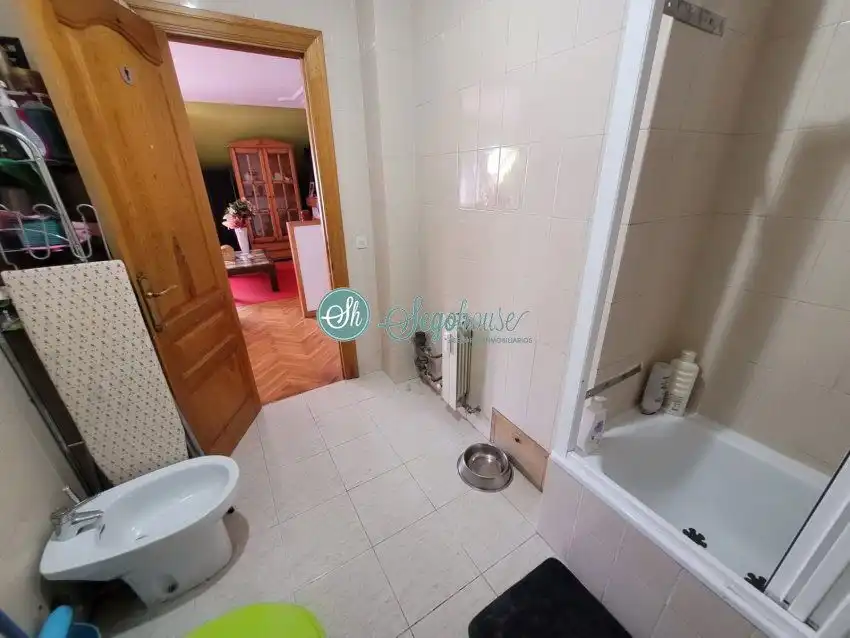 Badezimmer von Wohnung zum Verkauf in Segovia mit Heizung