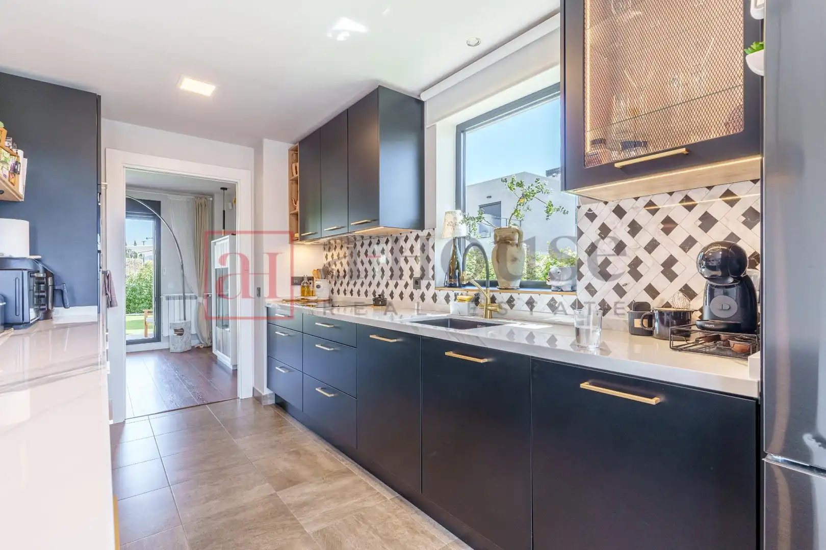 Cocina de Casa adosada en venta en Boadilla del Monte con Aire acondicionado, Calefacción y Jardín privado