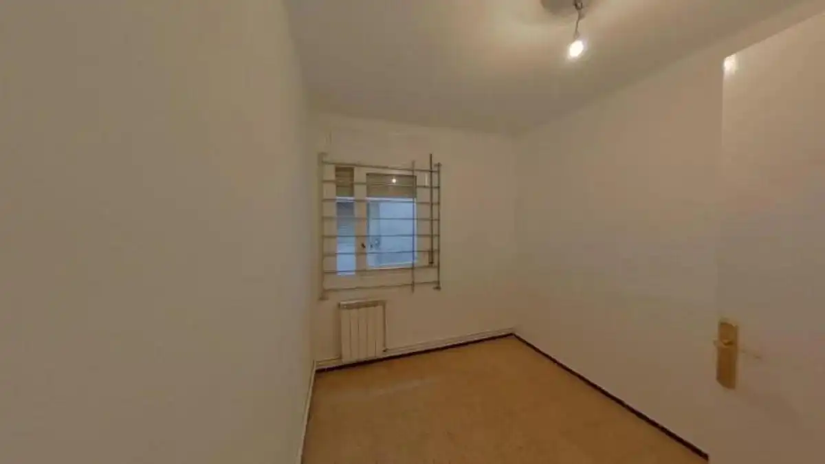 Dormitori de Apartament en venda en Girona amb Balcó