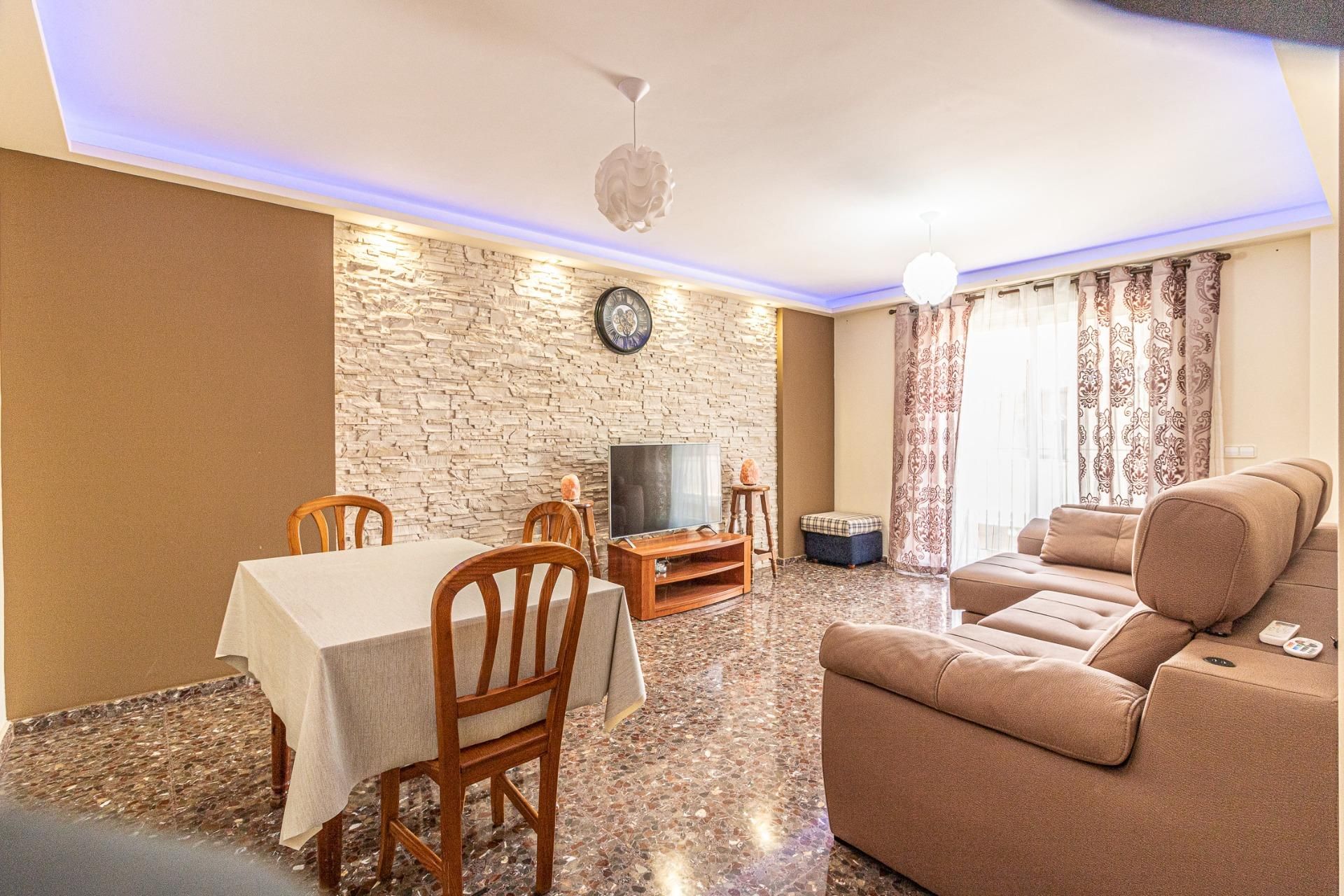 Living room of Flat to rent in L'Alcúdia  with Air Conditioner, Heating and Balcony