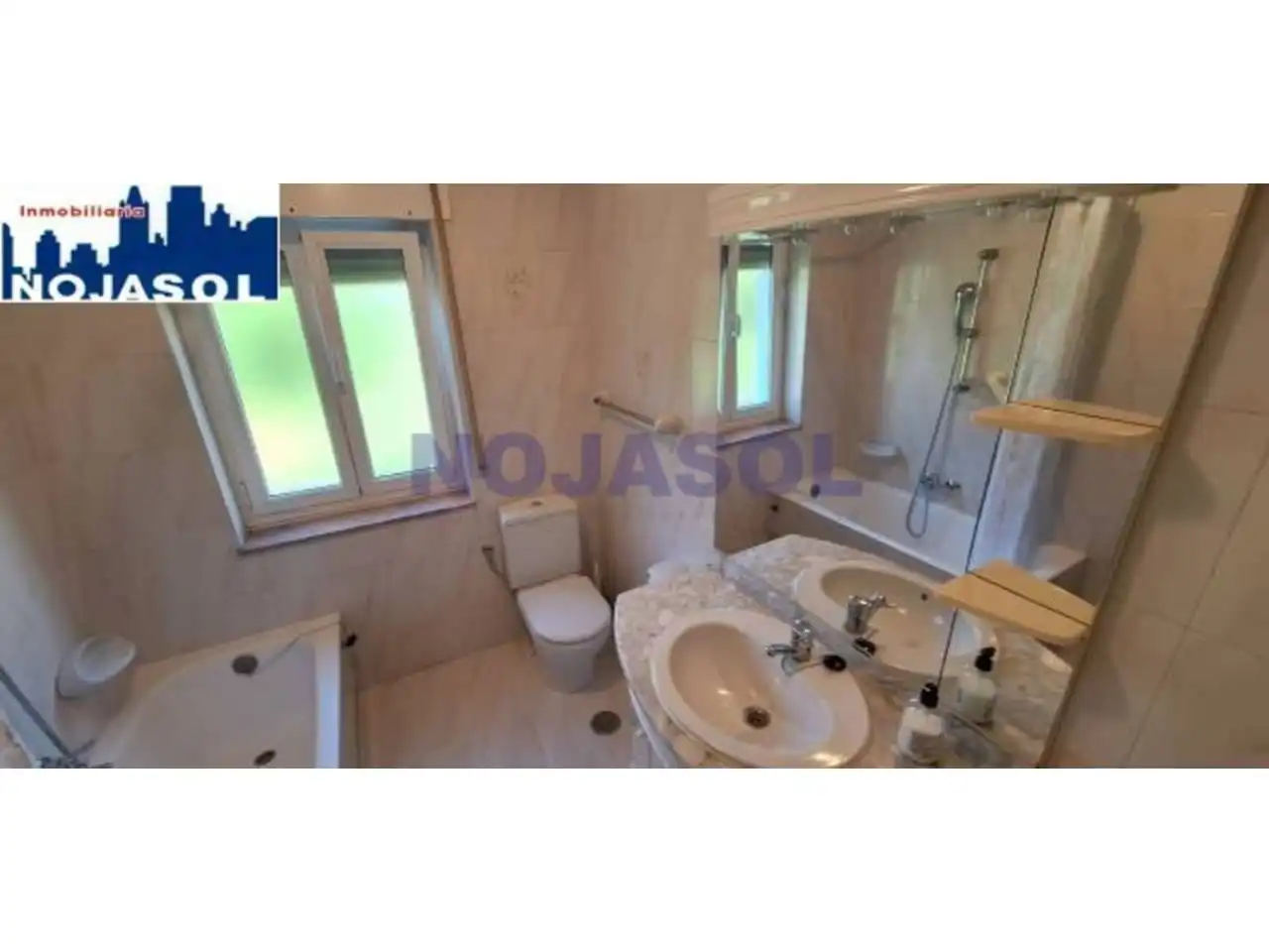 Badezimmer von Haus oder Chalet zur Miete in Hazas de Cesto mit Heizung, Privatgarten und Parkett
