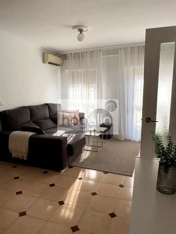 Living room of Flat for rent in Sevilla  with Air Conditioner, Furnished and Balcony