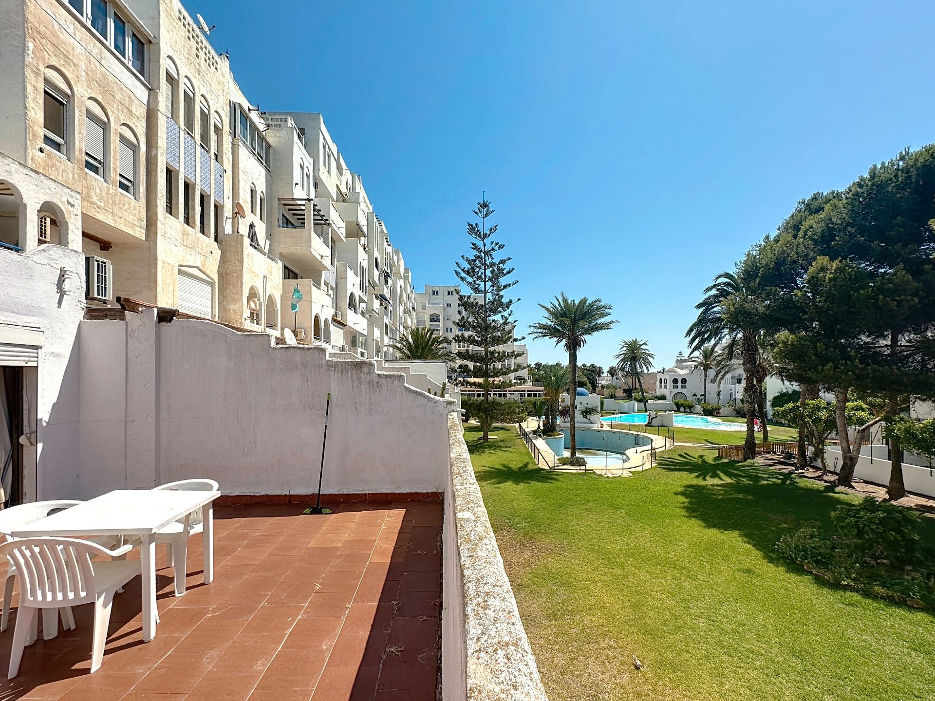 Exterior view of Apartment for sale in Roquetas de Mar  with Private garden, Terrace and Furnished