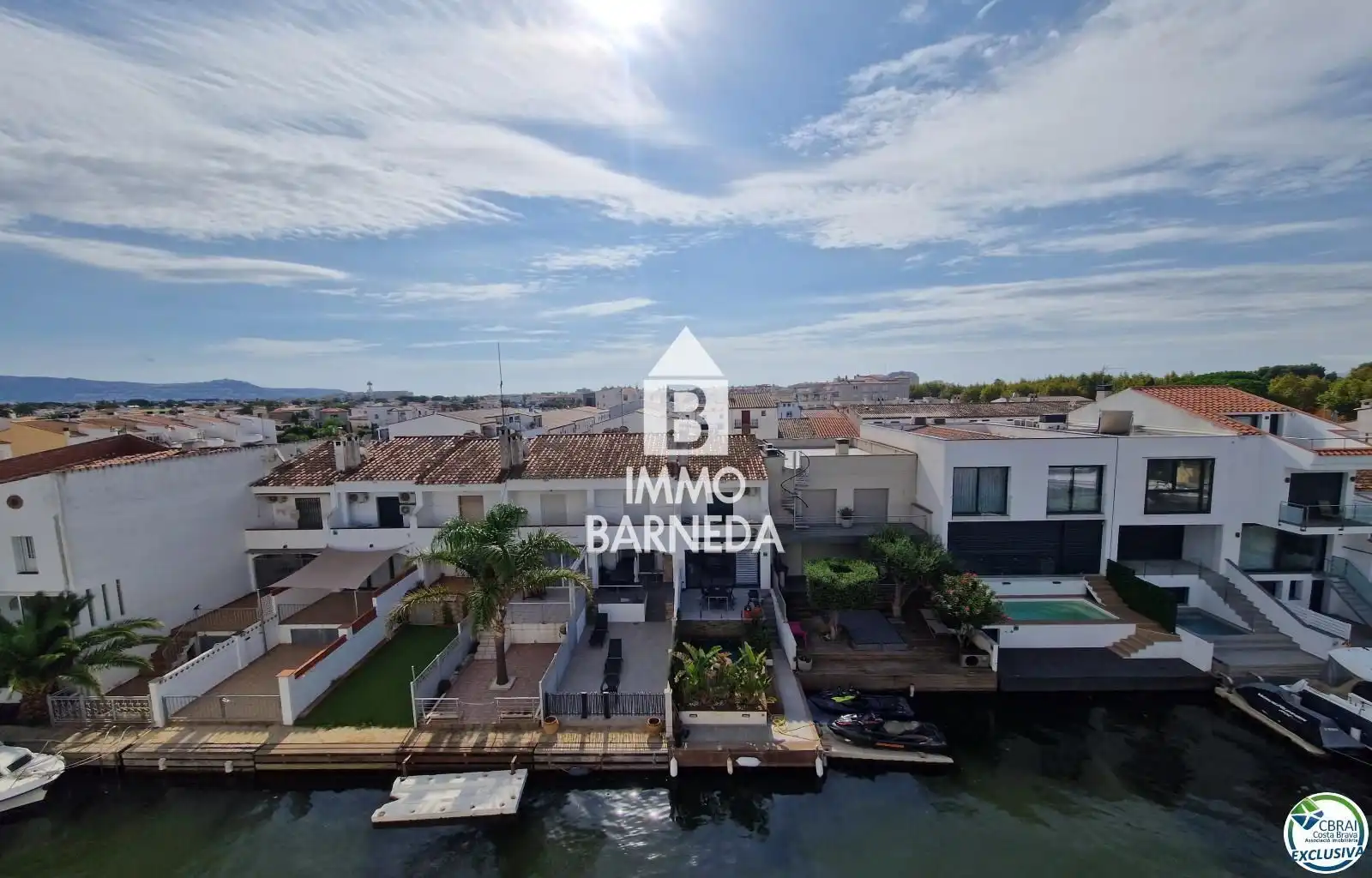 Vista exterior de Pis en venda en Empuriabrava amb Aire condicionat, Calefacció i Terrassa