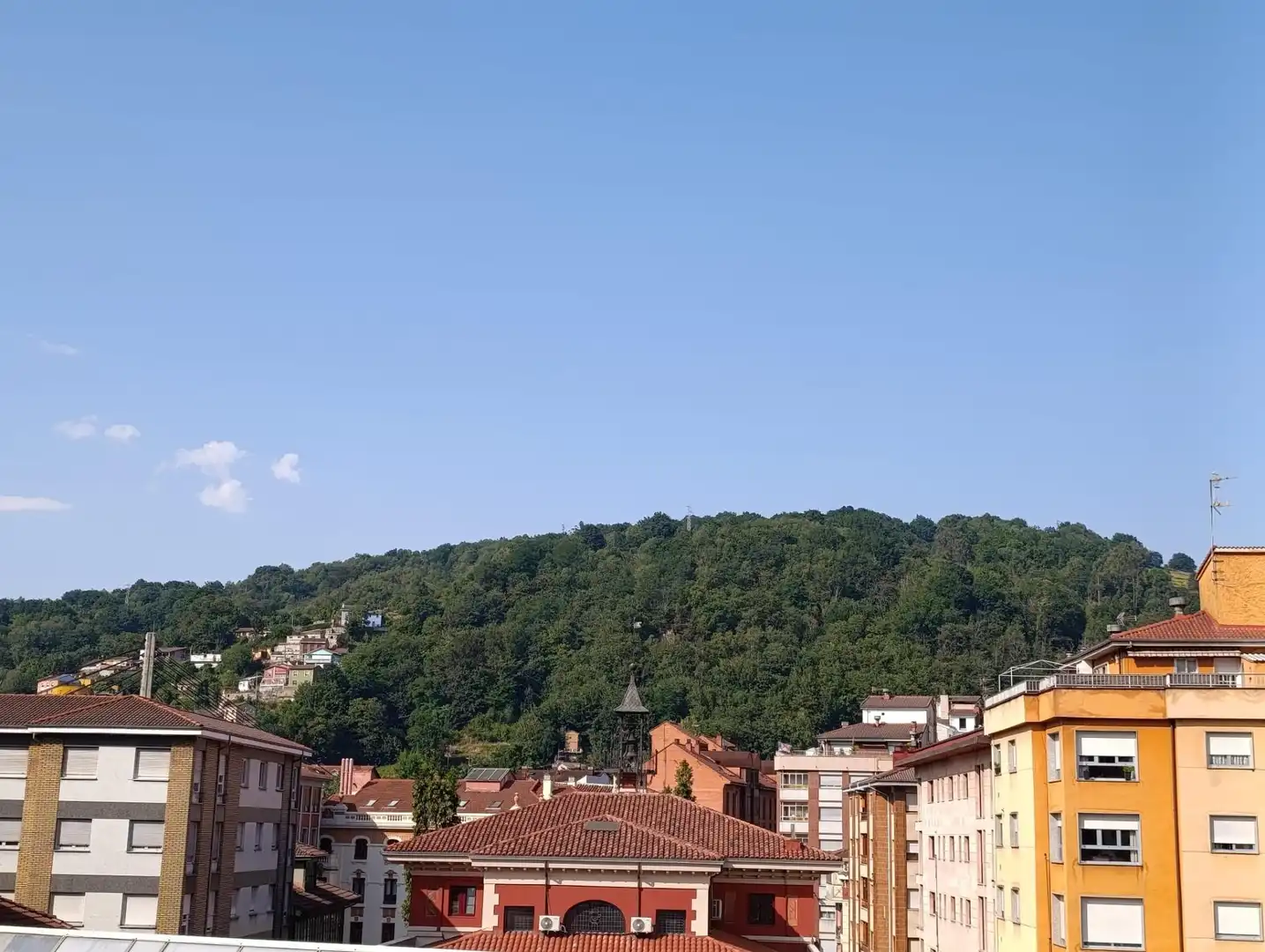 Vista exterior de Piso en venta en Langreo con Calefacción, Trastero y Amueblado