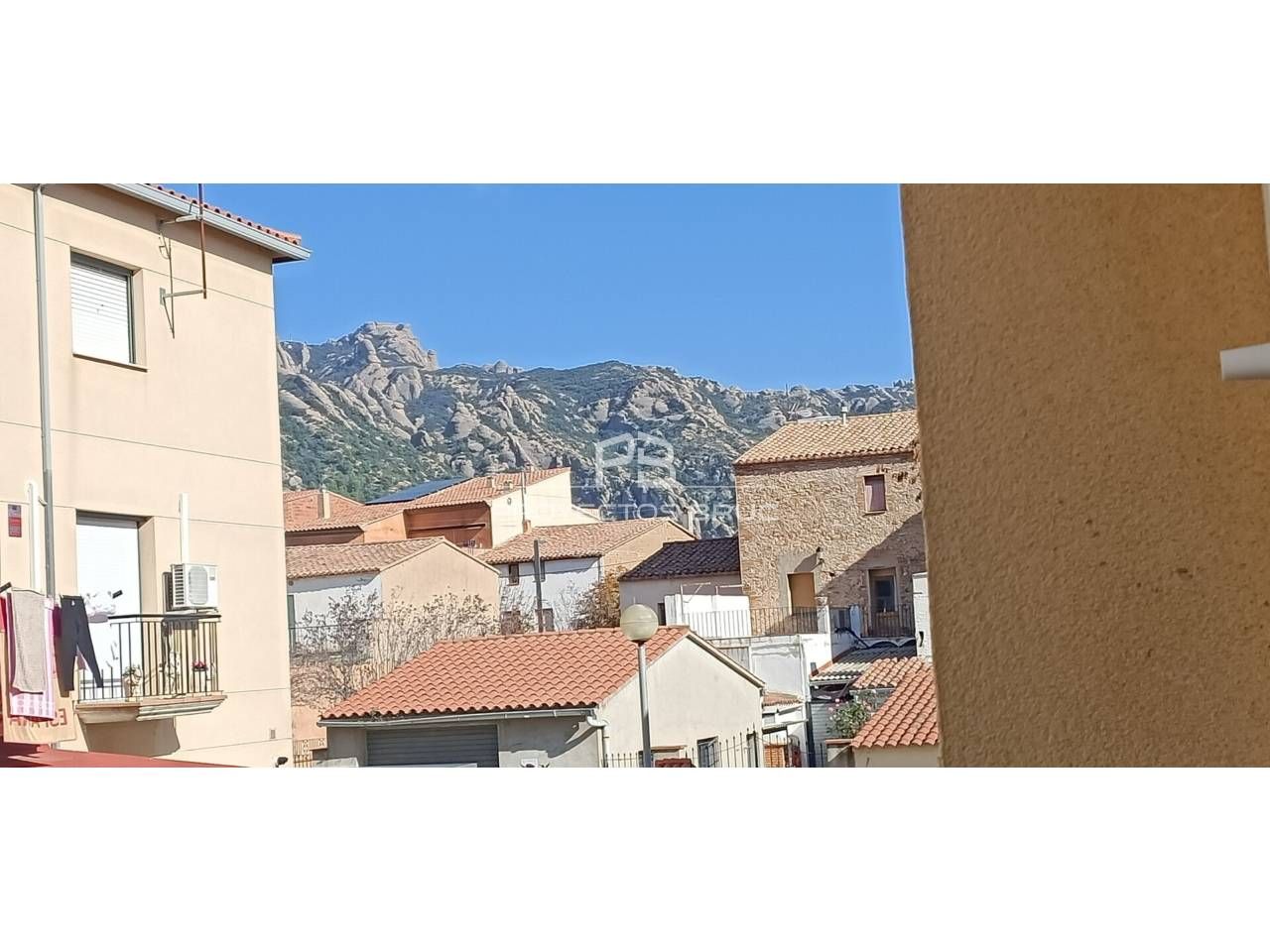 Vista exterior de Casa adosada de lloguer en El Bruc amb Calefacció, Jardí privat i Parquet
