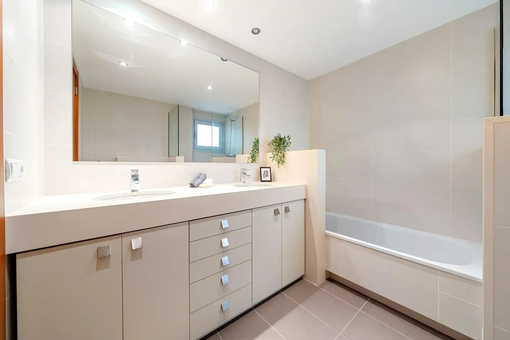 Bathroom of Flat for rent in Tarragona  with Air Conditioner, Heating and Terrace