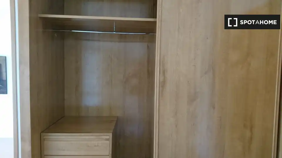 Bedroom of Flat for share in Alcalá de Henares  with Air Conditioner, Heating and Furnished