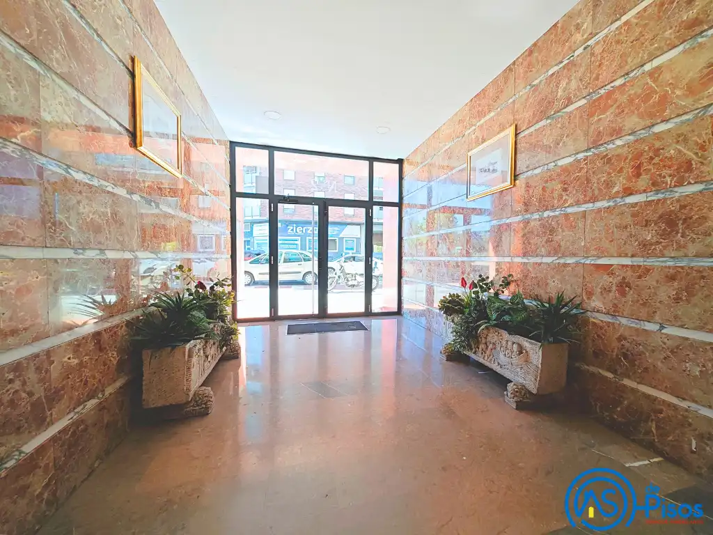Flat for rent in Calle de Felisa Galé, 2, La Jota