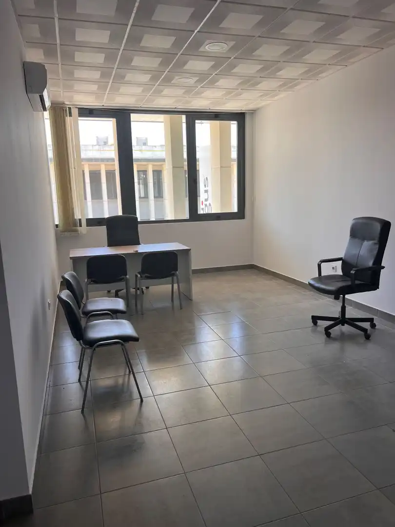 Oficina de alquiler en Camas con Aire acondicionado, Calefacción y Amueblado