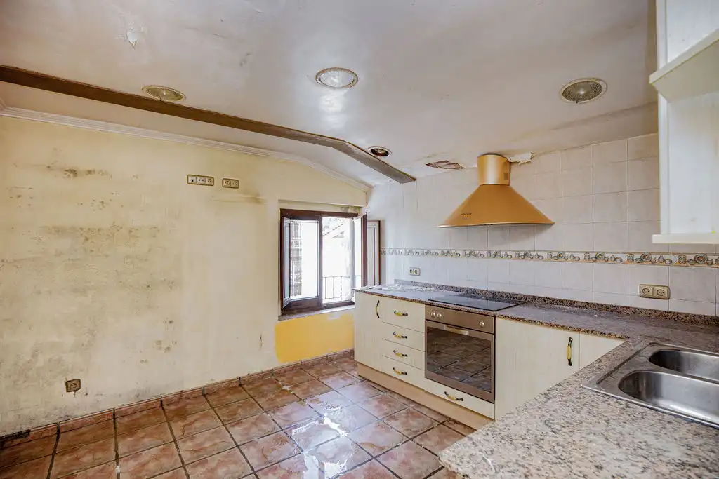 Cocina de Dúplex en venta en Mieres (Girona) con Calefacción