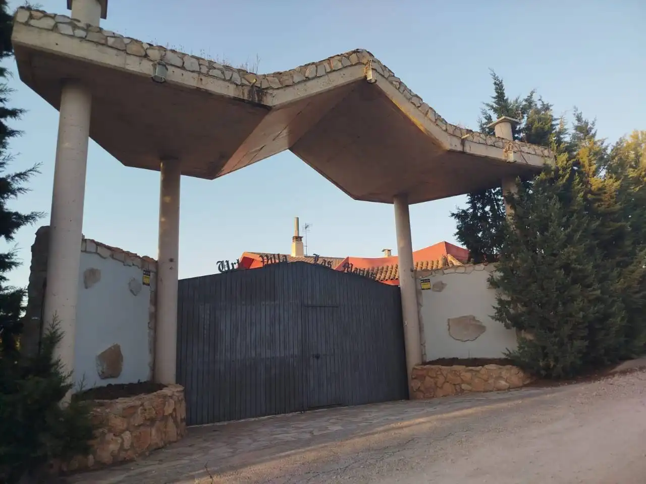 Vista exterior de Finca rústica en venda en Alhambra amb Aire condicionat, Jardí privat i Terrassa