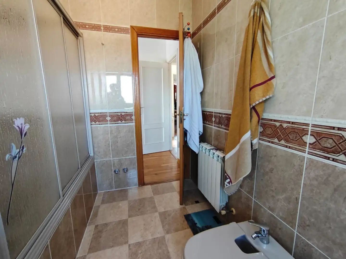 Baño de Casa o chalet en venta en Sevilla la Nueva con Aire acondicionado, Calefacción y Jardín privado