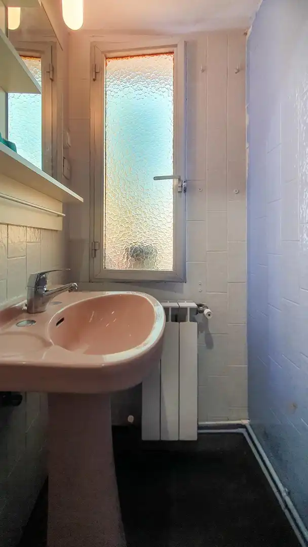 Baño de Piso en venta en Madrid con Calefacción, Terraza y Amueblado