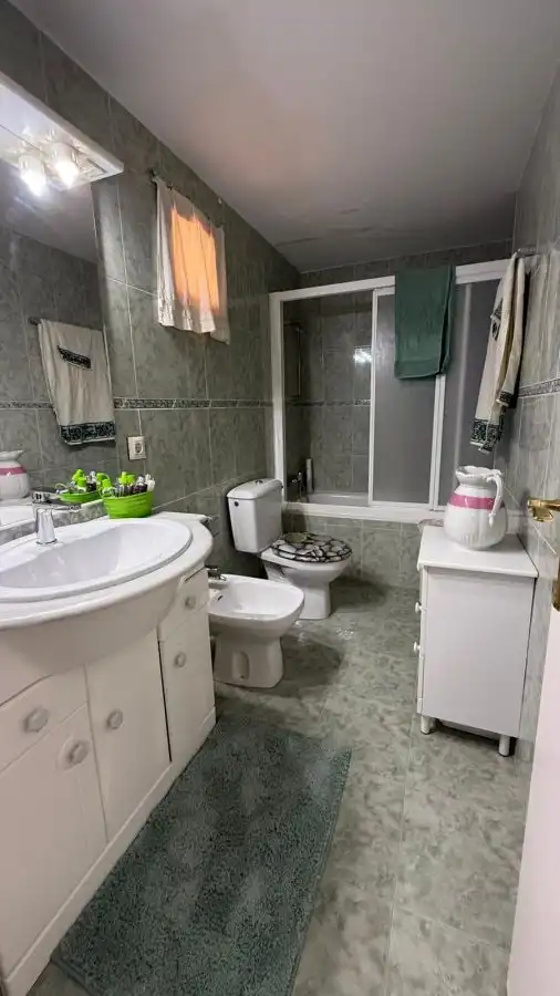 Badezimmer von Wohnungen zum Verkauf in Benidorm mit Privatgarten, Möbliert und Gemeinschaftspool