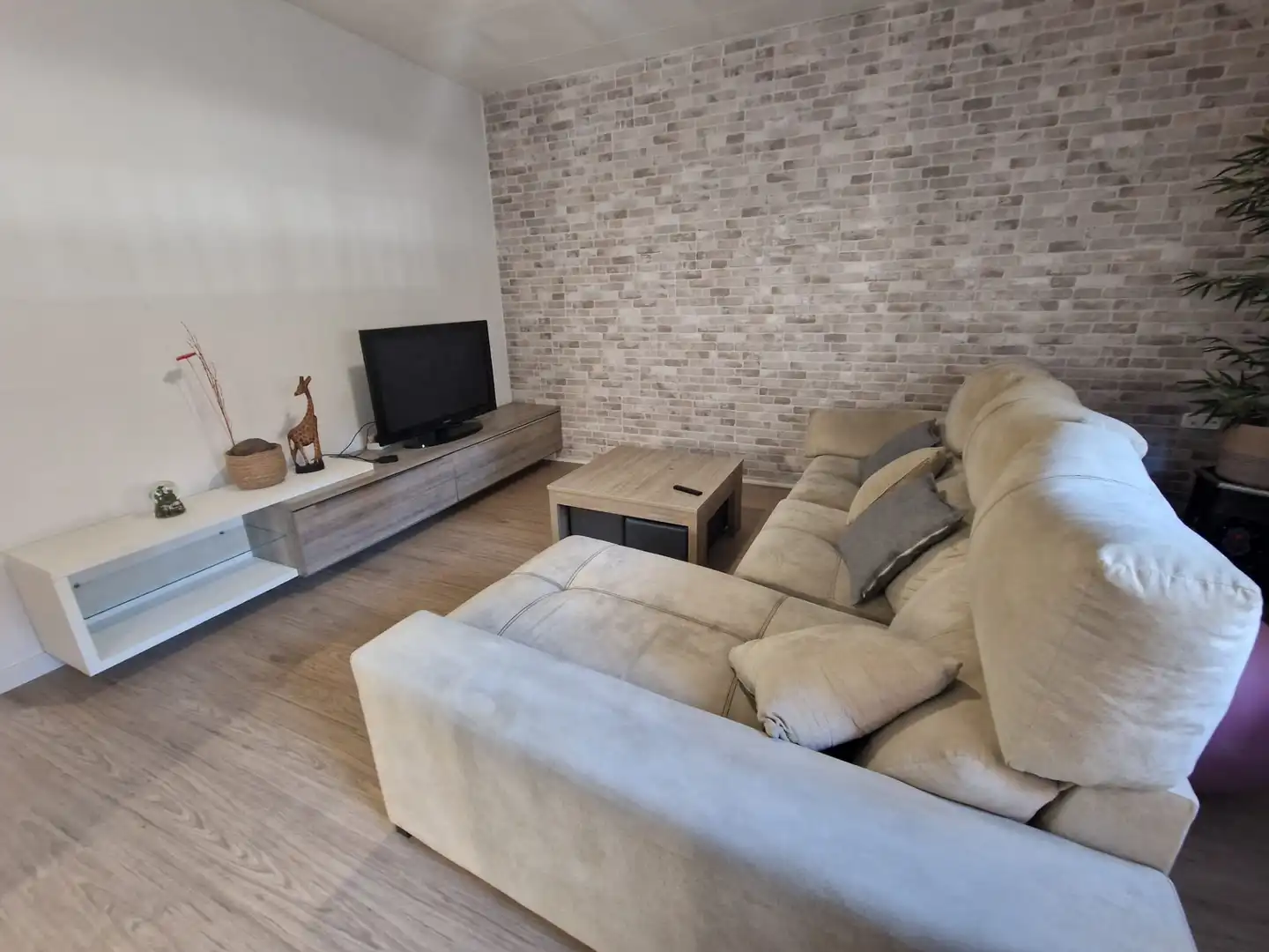 Sala de estar de Casa o chalet en venta en Cardedeu con Calefacción, Terraza y Amueblado