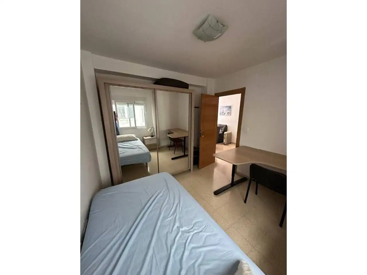 Schlafzimmer von Wohnung zur Miete in Granada mit Möbliert und Balkon