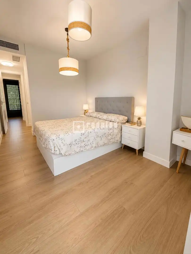 Habitación de Piso de alquiler en Alcobendas con Aire acondicionado, Calefacción y Jardín privado