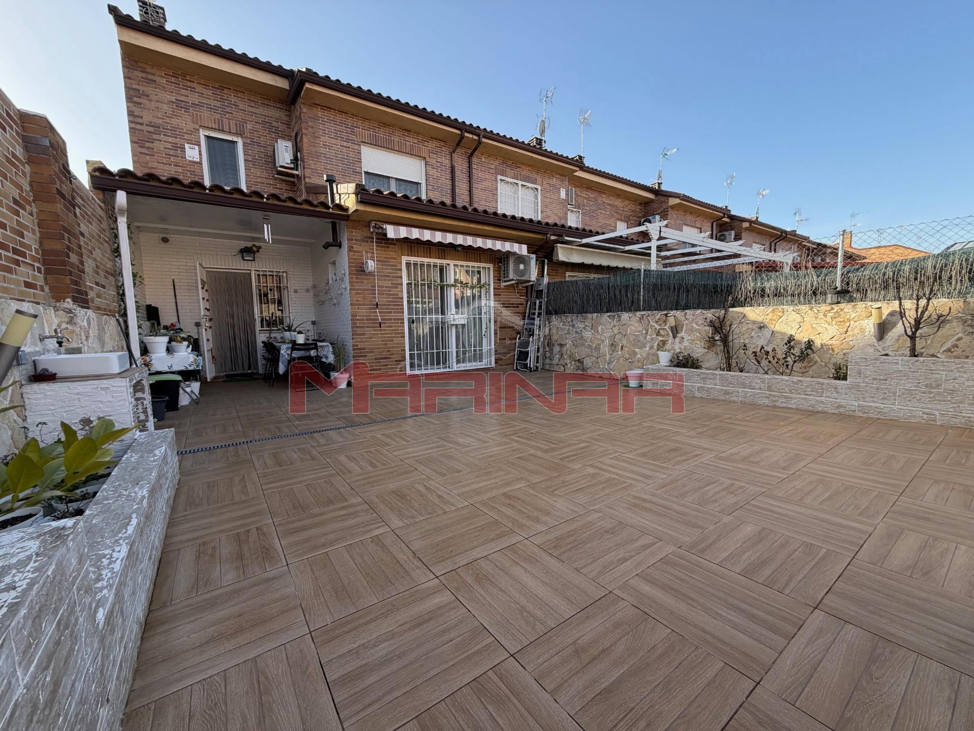 Exterior view of Single-family semi-detached for sale in Seseña  with Private garden and Storage room