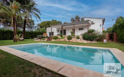 Jardí de Casa o xalet en venda en L'Eliana amb Aire condicionat, Terrassa i Piscina