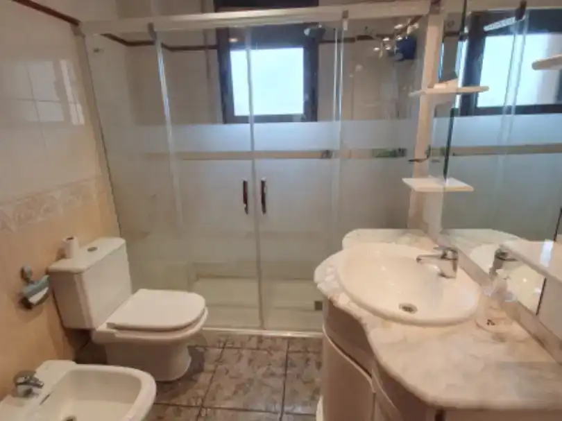 Badezimmer von Wohnung zum Verkauf in Barbastro mit Balkon