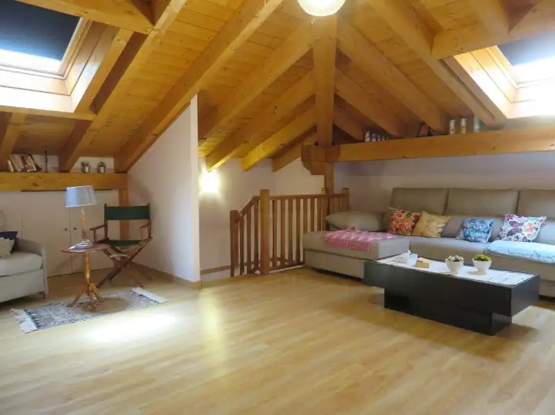 Sala d'estar de Casa o xalet en venda en San Andrés del Rabanedo amb Calefacció i Jardí privat