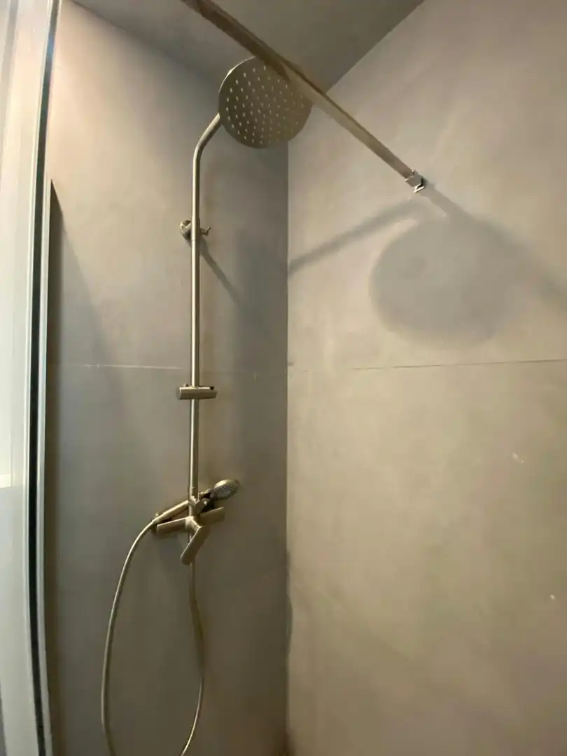 Bathroom of Flat for share in Madrid  with Air Conditioner, Heating and Furnished