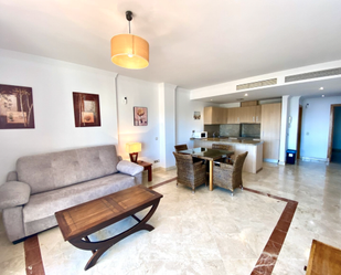 Sala d'estar de Apartament en venda en Estepona amb Aire condicionat i Terrassa