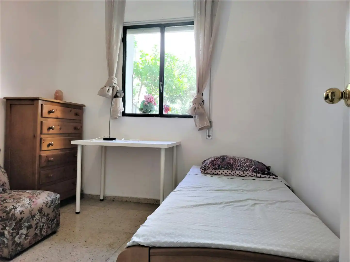 Habitación de Piso para compartir en Sevilla con Amueblado, Lavadora y Internet