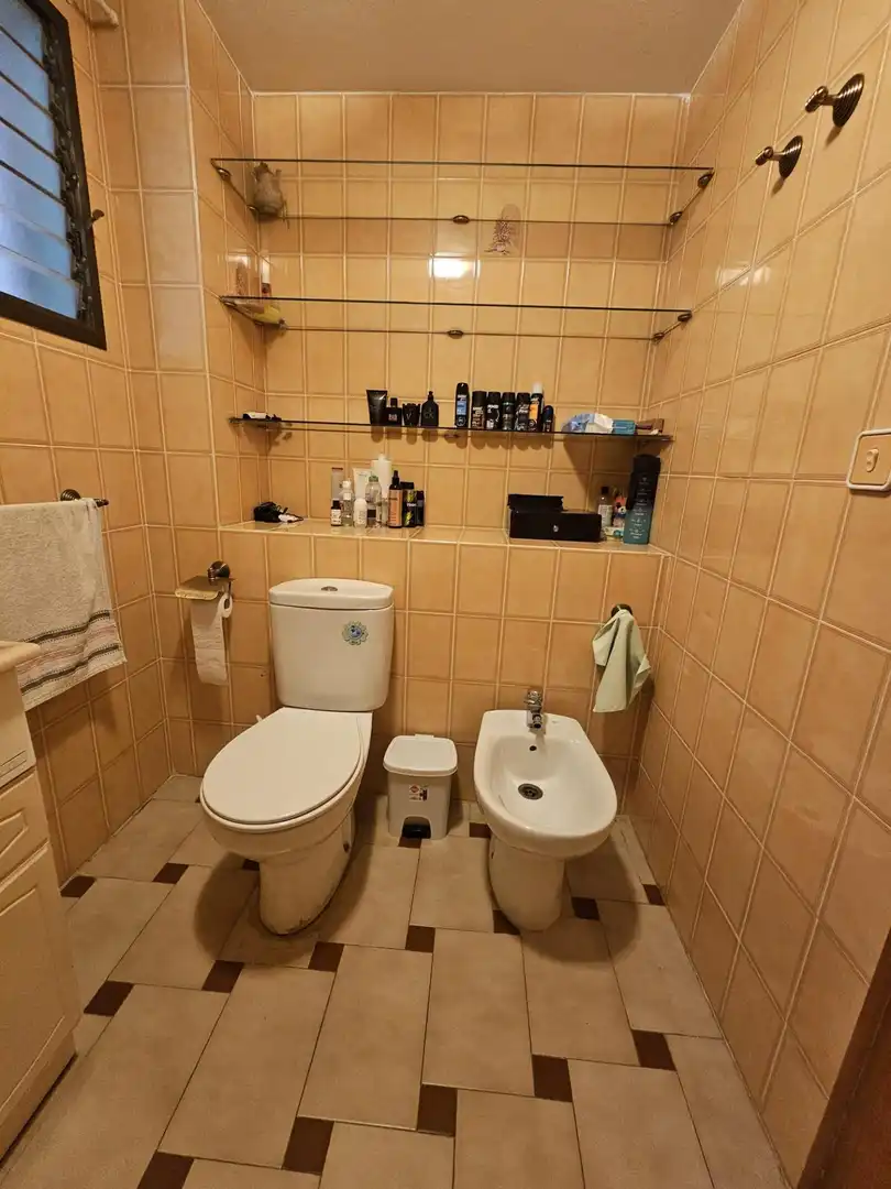 Baño de Piso en venta en Valencia con Aire acondicionado, Terraza y Amueblado