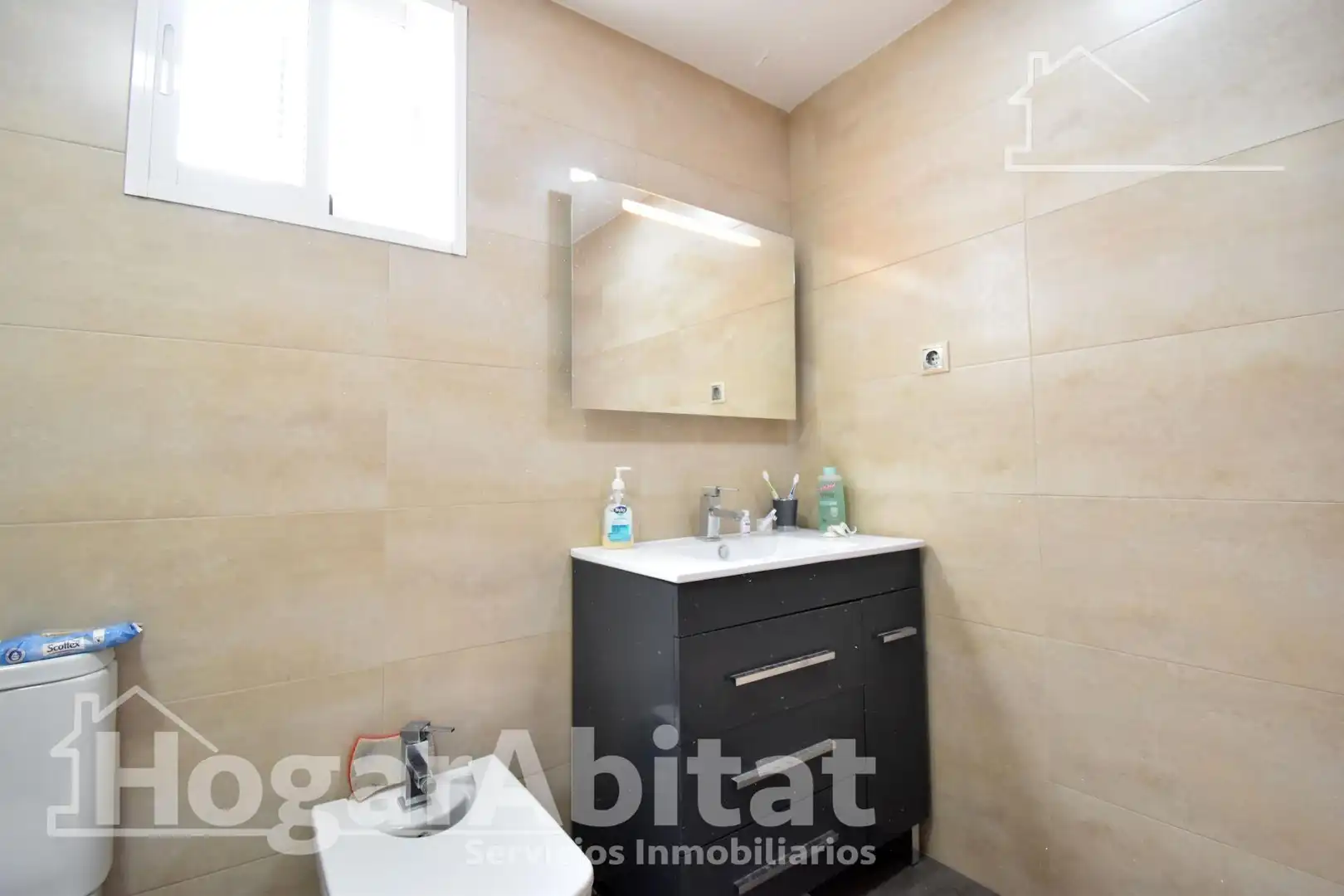 Baño de Ático en venta en Oliva con Terraza y Amueblado