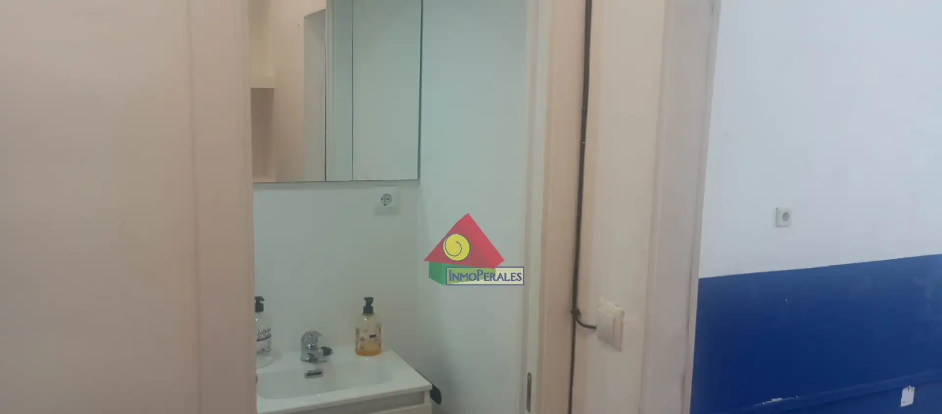 Bany de Local en venda en Madrid amb Aire condicionat