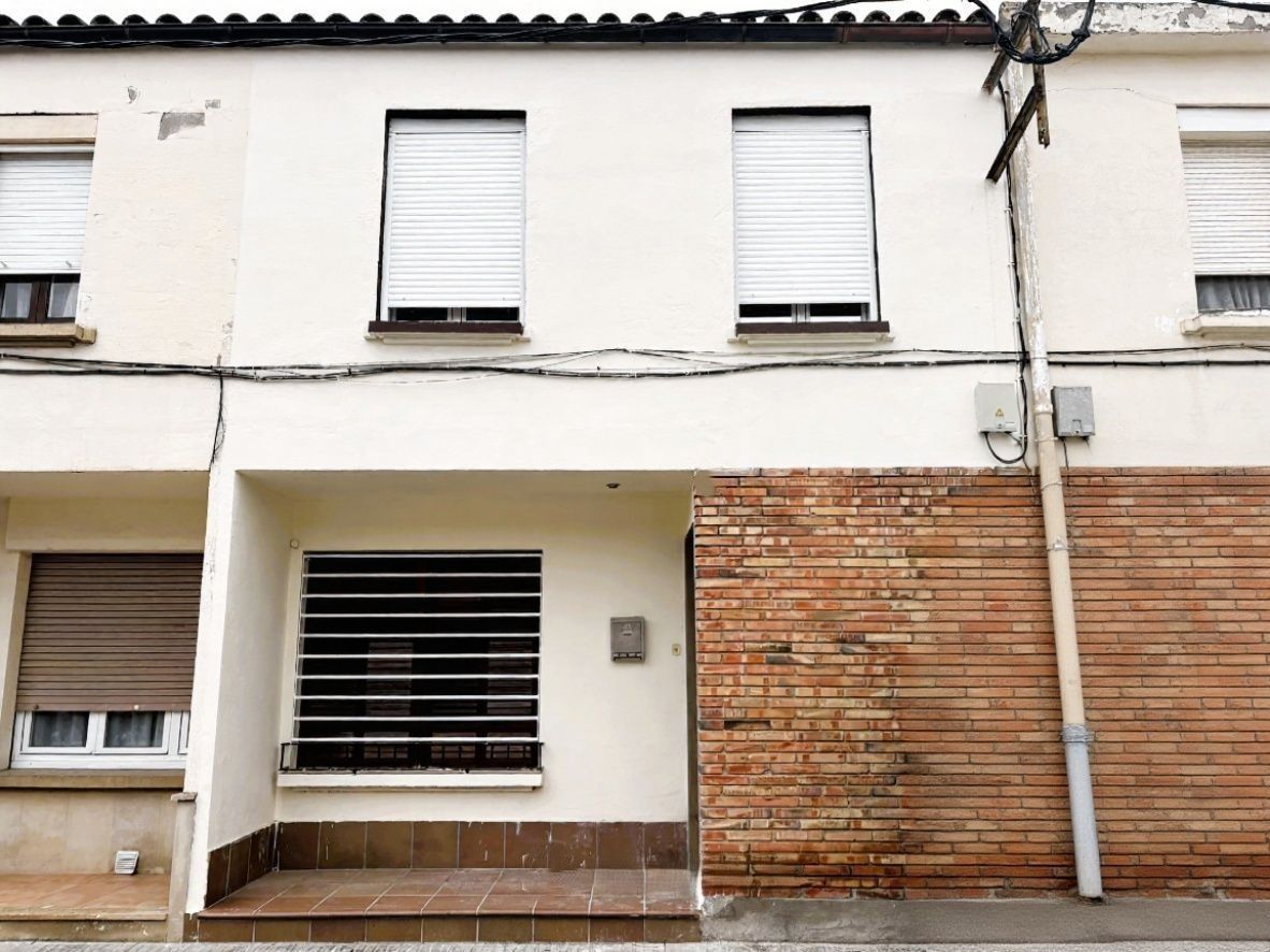 Exterior view of Single-family semi-detached for sale in Ivars d'Urgell  with Terrace