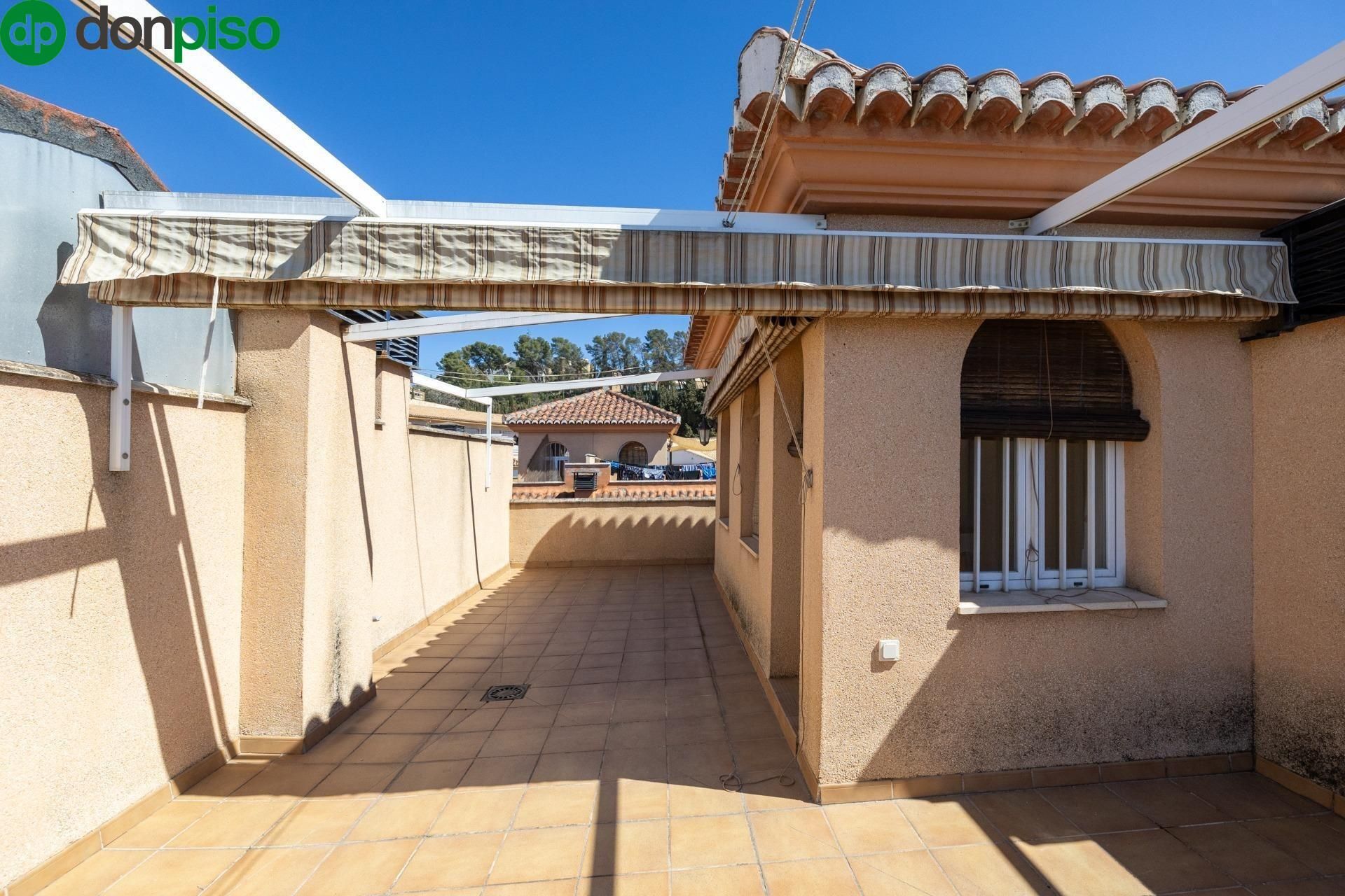 Terrassa de Casa adosada en venda en  Granada Capital amb Calefacció, Terrassa i Balcó