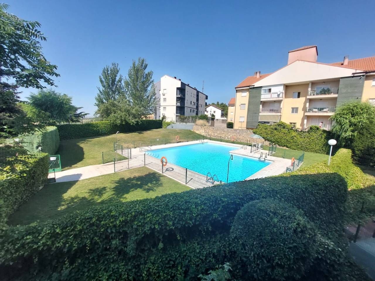 Piscina de Piso en venta en El Molar (Madrid) con Calefacción, Terraza y Trastero