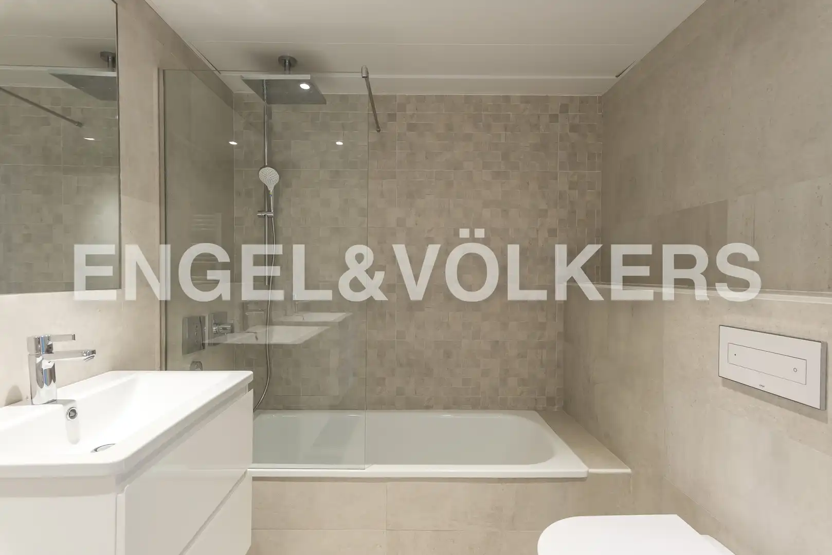 Bany de Apartament en venda en Madrid amb Aire condicionat, Calefacció i Piscina